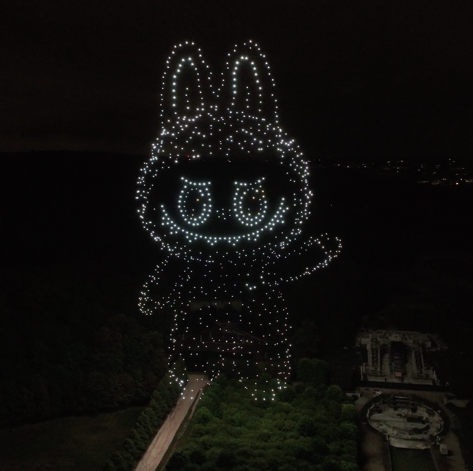 Mascotte personnage en drones lumineux